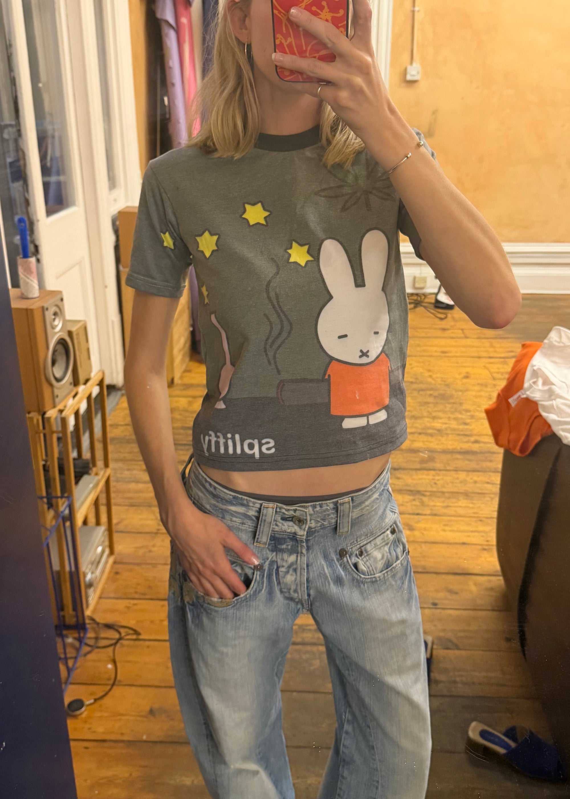 paige is size 6/8 wearing extra small 
