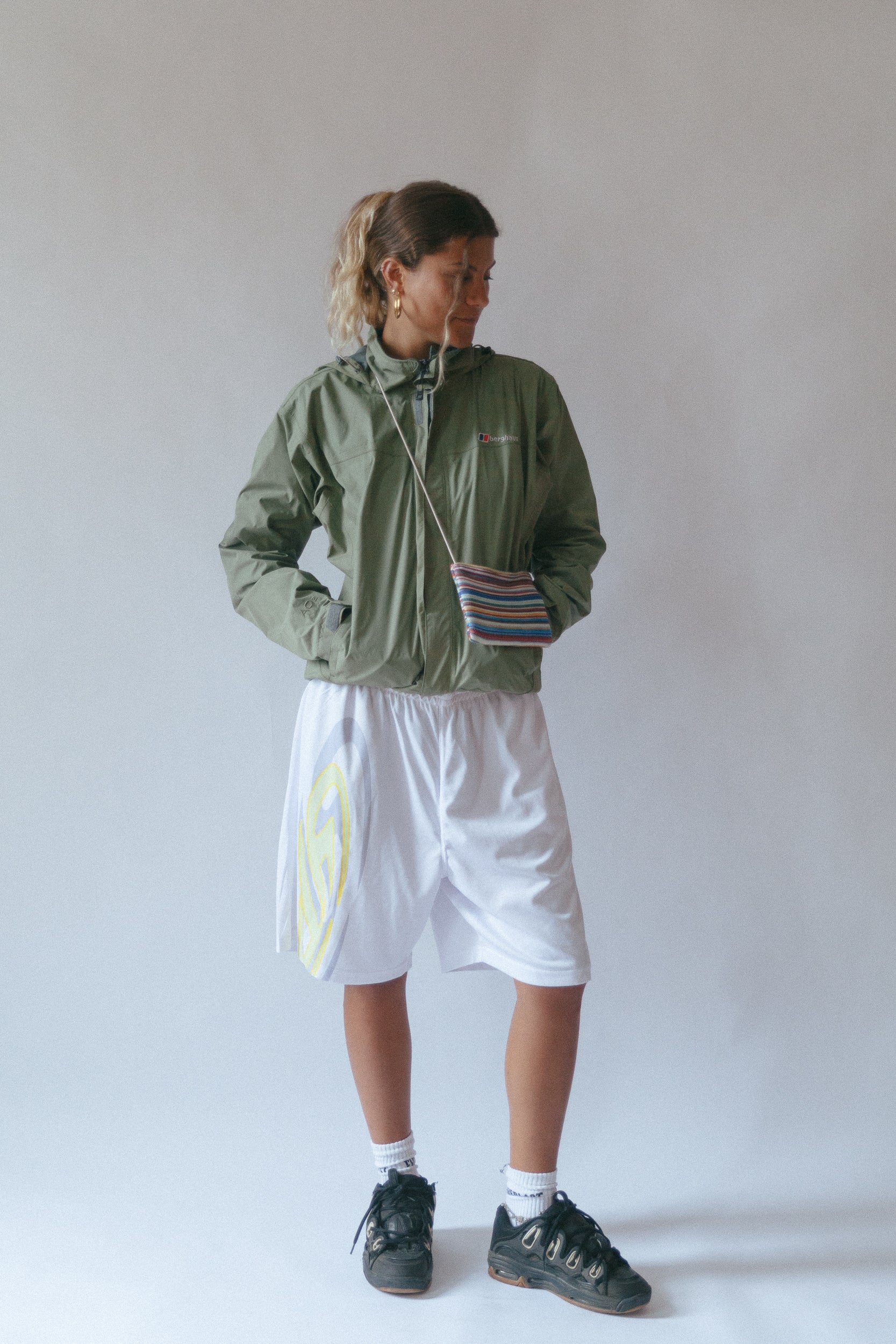shark fin mesh shorts - white
